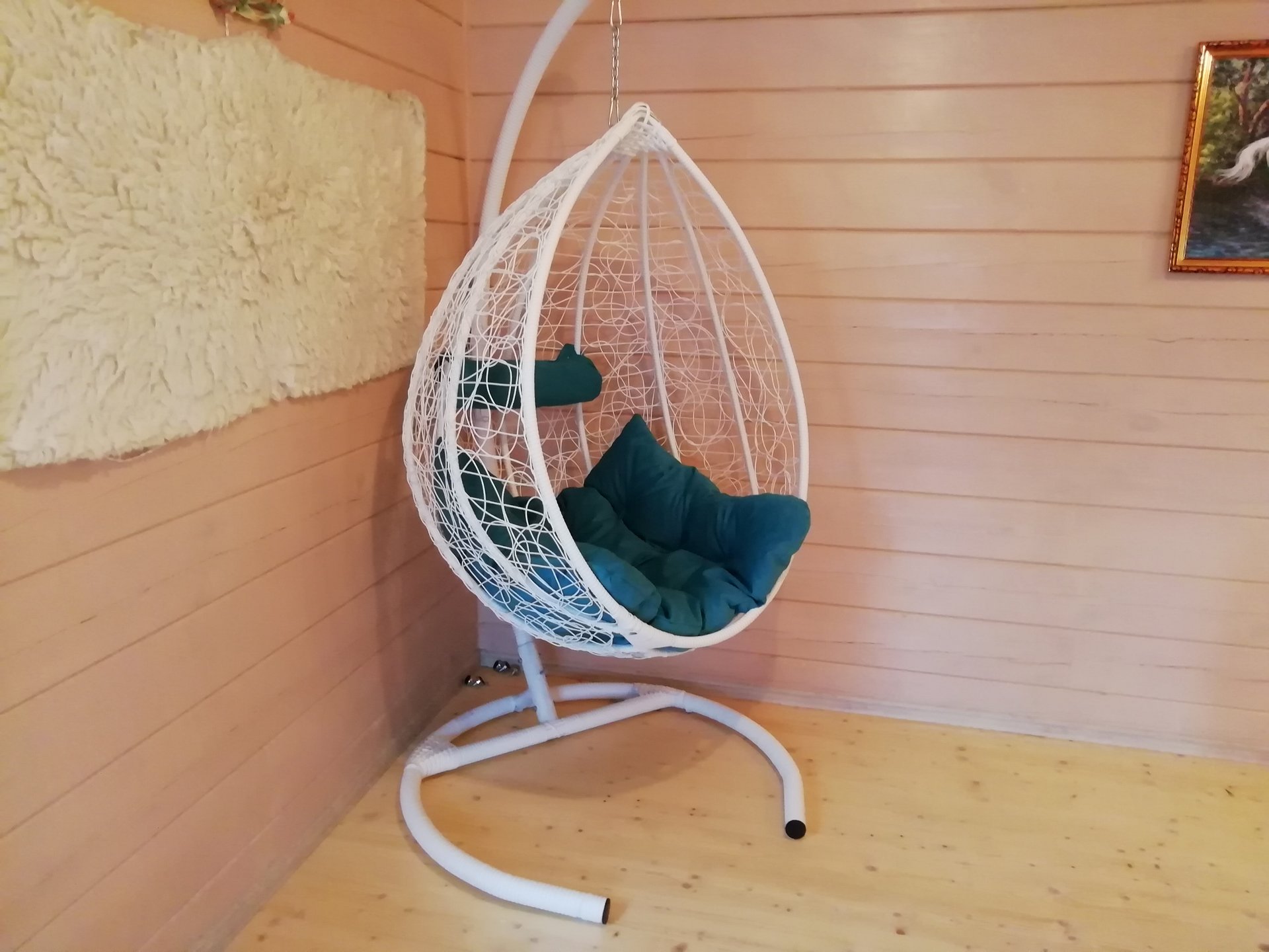 подвесное кресло кокон в квартире
